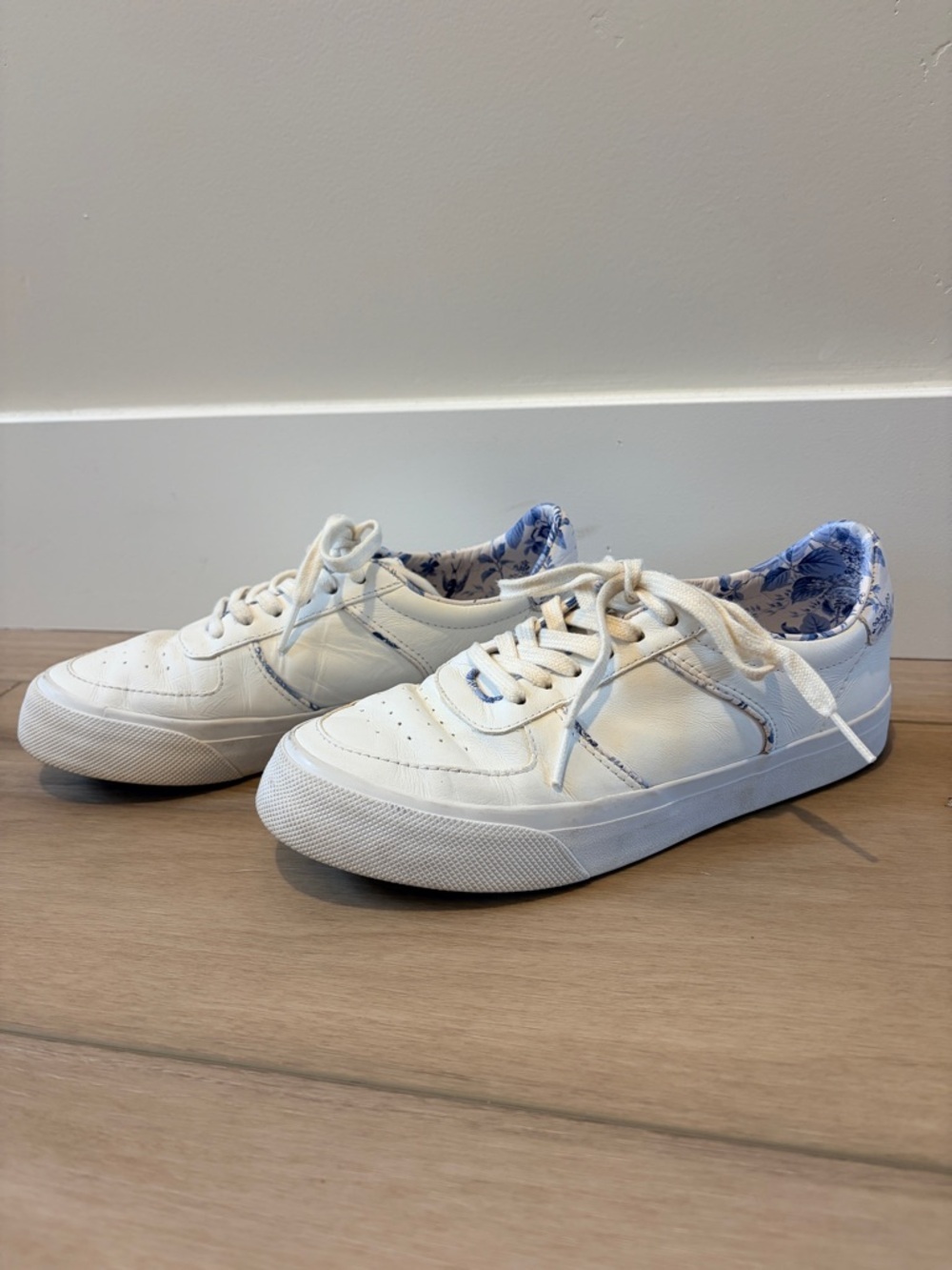 Reformation Harlow Leather Sneakers Floral Swallow Bird Print Size 7 White Blue